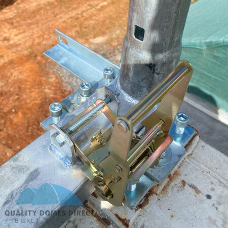 Quicklock container top corner connection assembly with base plate, base rail, arch tube and tensioning ratchet.